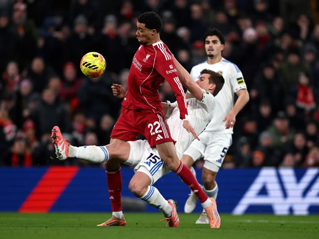 Liverpool obtient un verdict de penalty après une contestation d'Hugo Ekitike contre Leeds