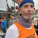 Un homme court 52 semi-marathons pour la MND en soutien à sa femme