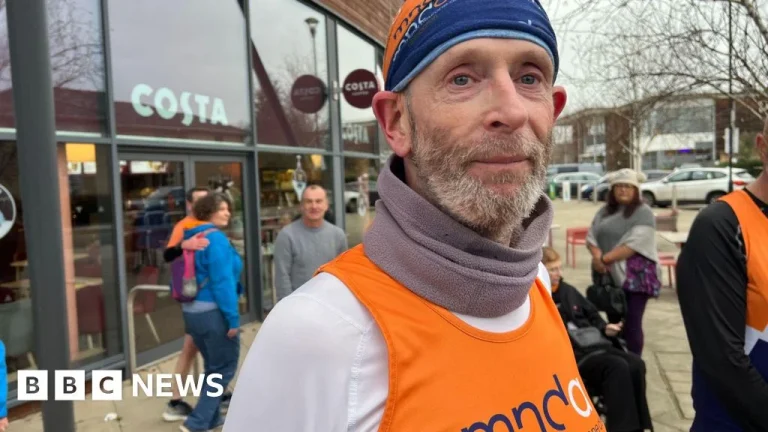 Un homme court 52 semi-marathons pour la MND en soutien à sa femme