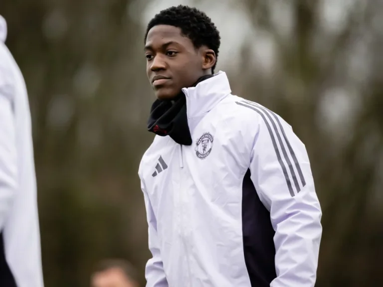 Manchester United : Offres de transfert pour Mainoo et Joao Gomes