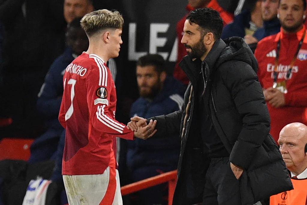 Alejandro Garnacho réagit à la suspension de Ruben Amorim à Manchester United