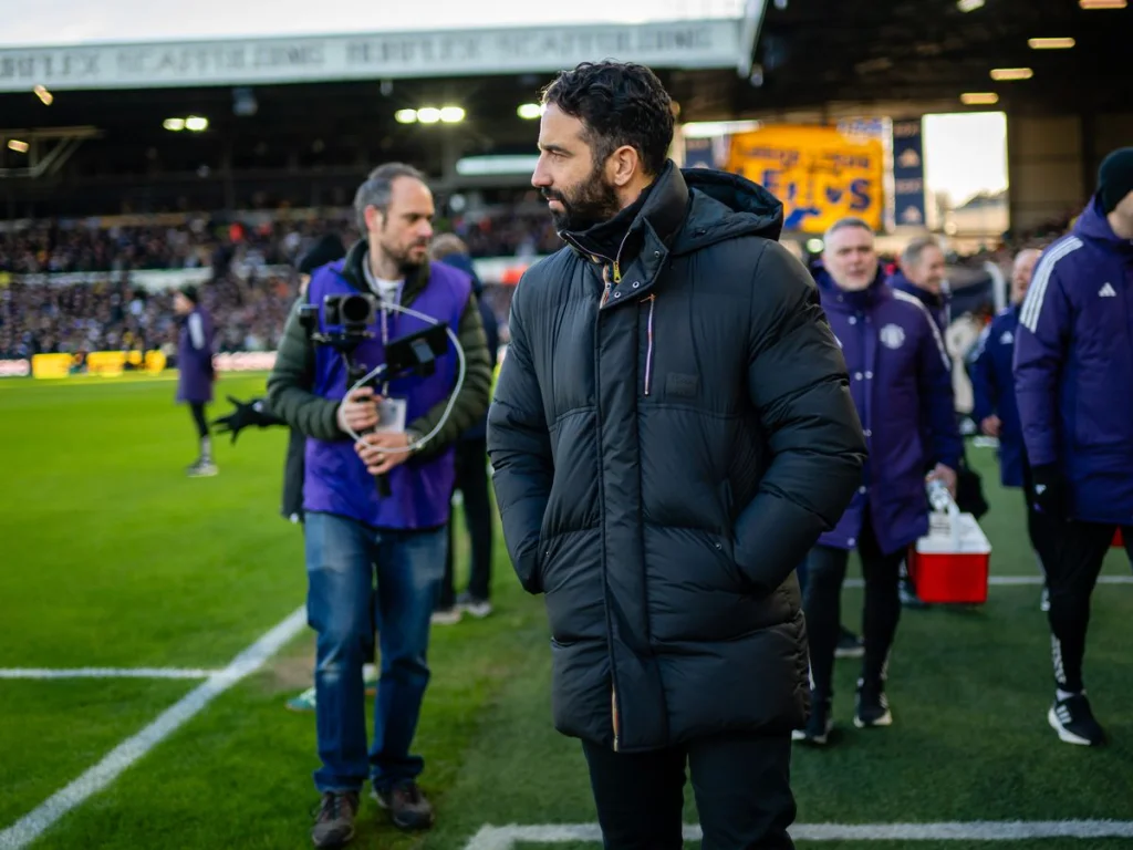 Manchester United licencie Ruben Amorim après conflit de pouvoir