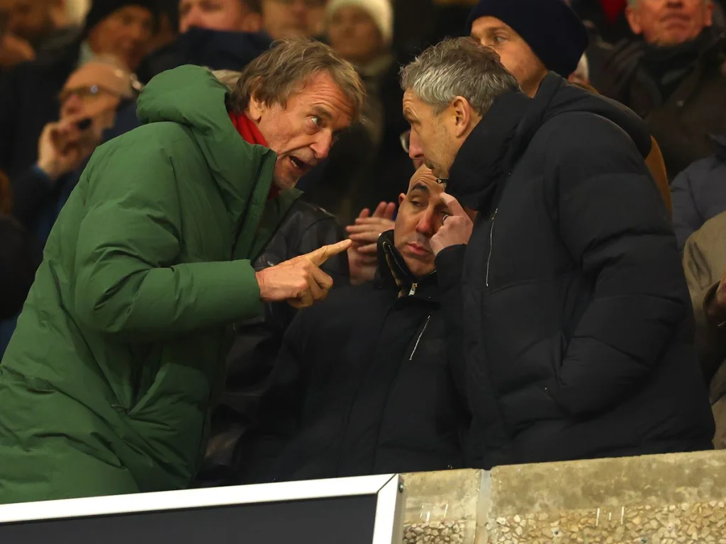 Manchester United : le futur entraîneur, un choix crucial