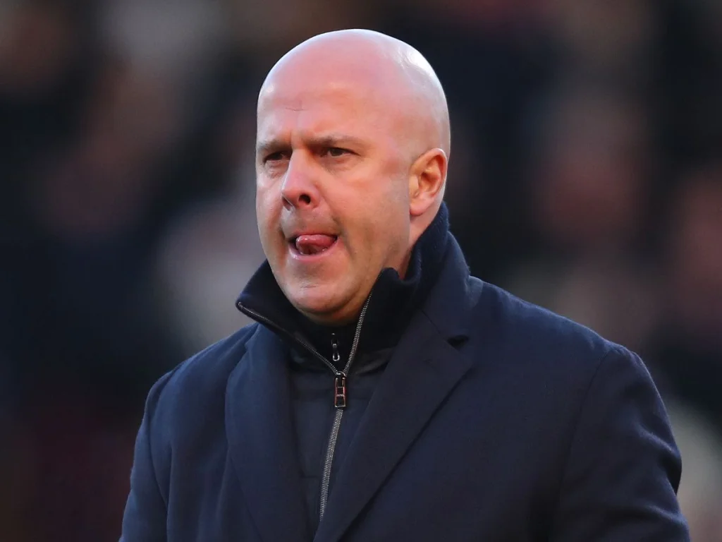 Liverpool : Michael Owen soutient Arne Slot face aux critiques