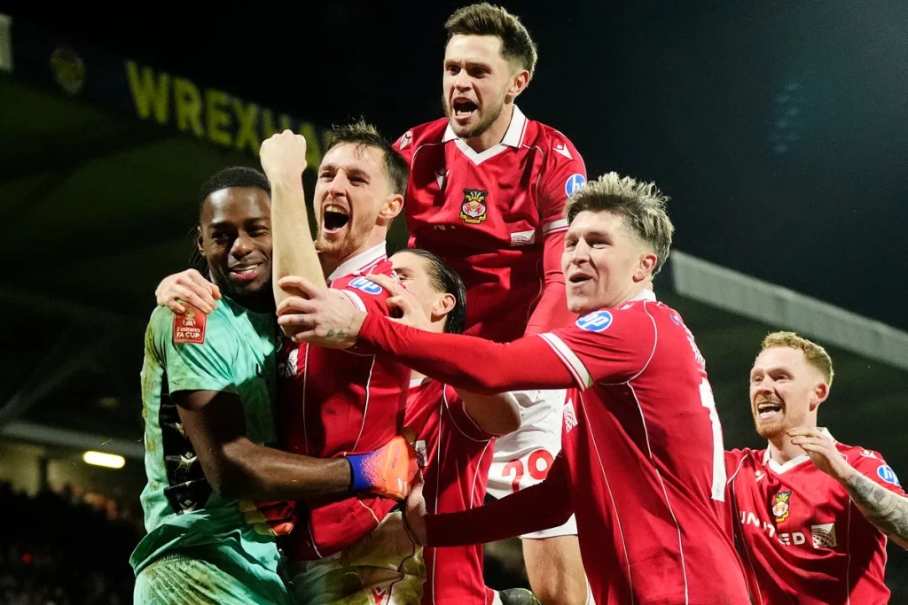 Wrexham bat Nottingham Forest aux tirs au but en FA Cup, Okonkwo héros