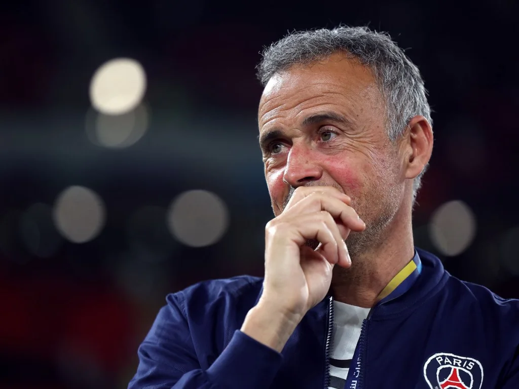 Luis Enrique dément tout contact avec Manchester United, selon le PSG