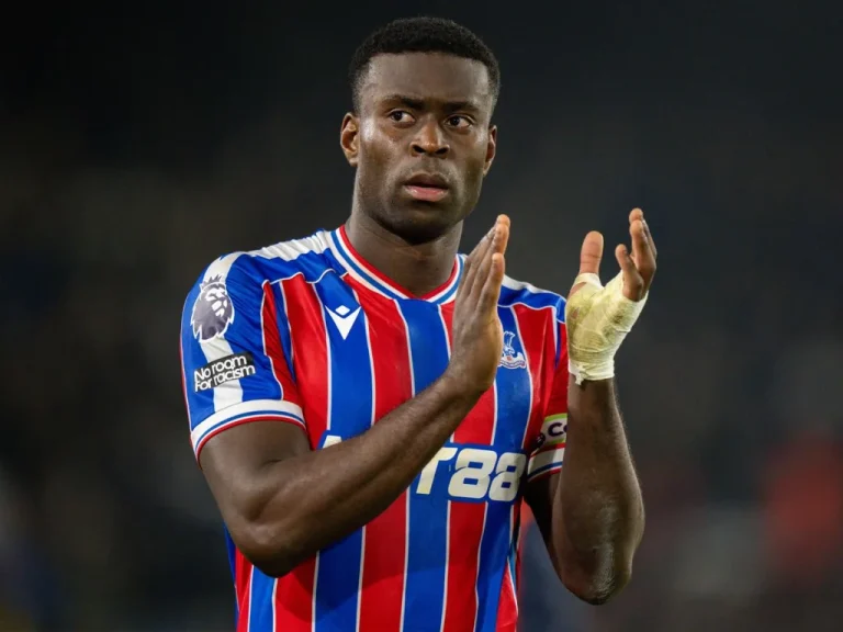 Arsenal et Liverpool visent Marc Guehi après décision d'Oliver Glasner