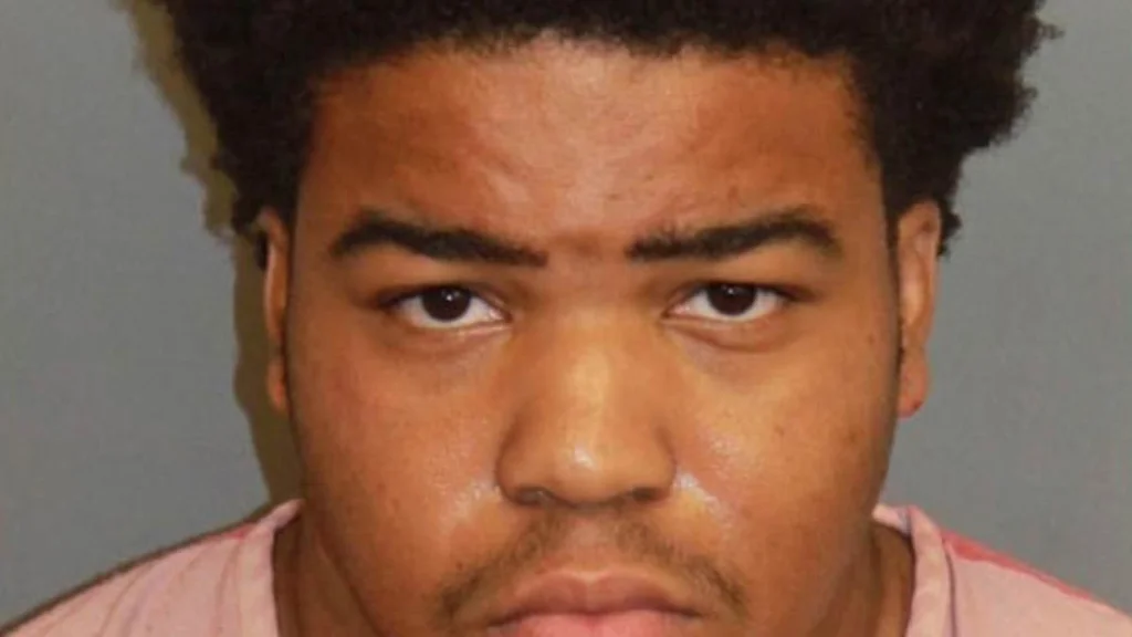 Étudiant en football universitaire impliqué dans une agression avant un match