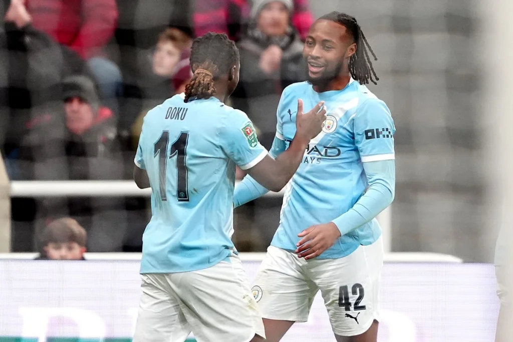 Manchester City se rapproche de la finale de la Carabao Cup grâce à Semenyo