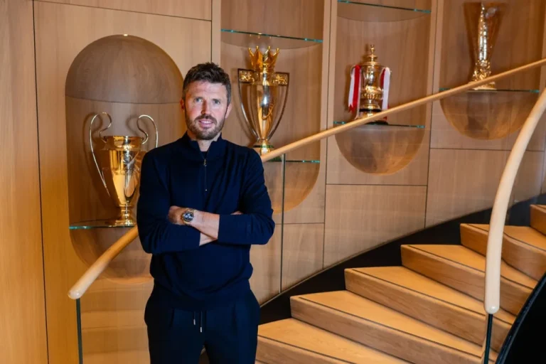 Michael Carrick nommé entraîneur principal de Manchester United jusqu'à la fin de la saison