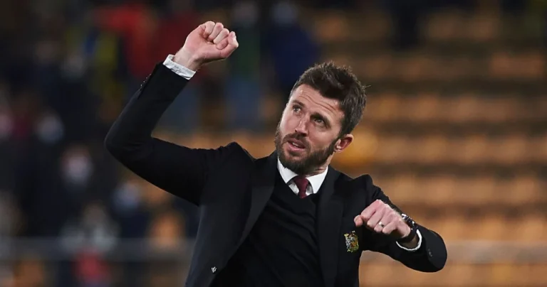 Manchester United nomme Michael Carrick comme entraîneur pour 2025/26