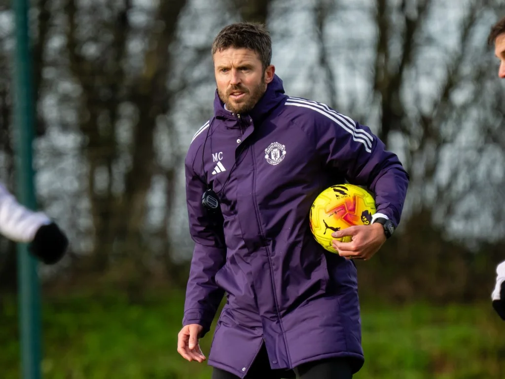 Michael Carrick prêt pour Manchester United face à Manchester City