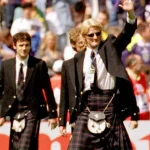 L'équipe de football écossaise abandonne les kilts pour des costumes lors de la Coupe du Monde