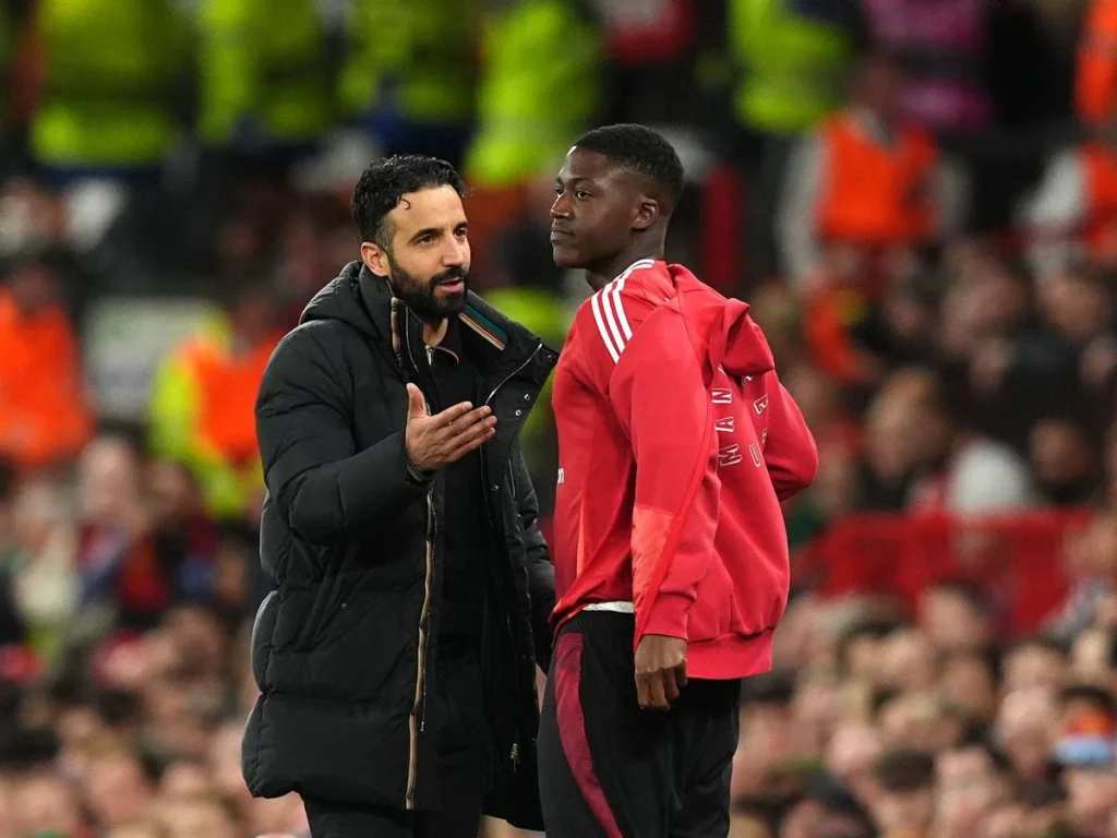 Ruben Amorim et Kobbie Mainoo : perspectives à Manchester United
