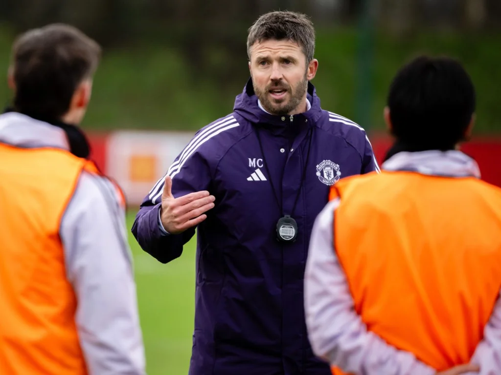 Michael Carrick nommé entraîneur de Manchester United : équipe et staff