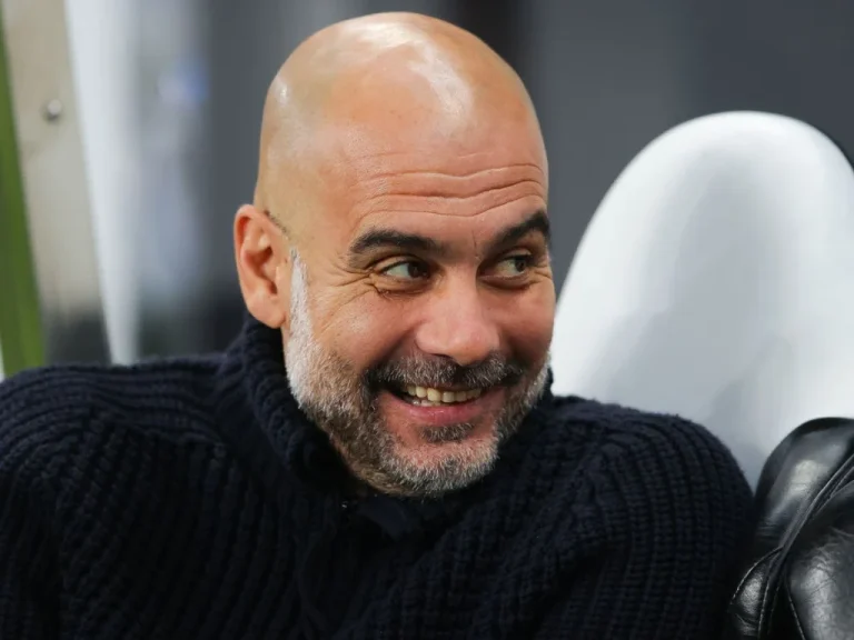 Pep Guardiola séduit la mère d’un jeune talent anglais ciblé par Manchester United