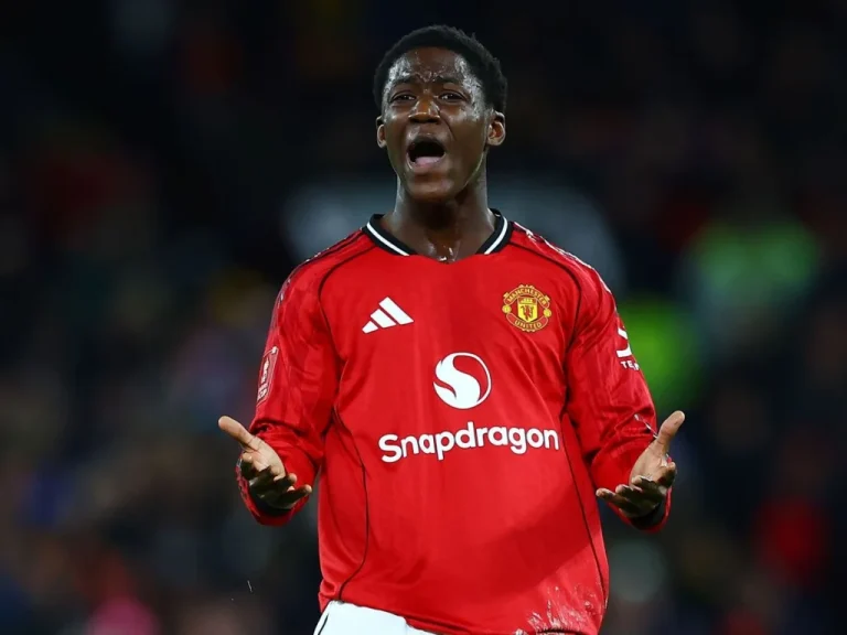 Manchester United : décision de Mainoo et clause contractuelle en vue