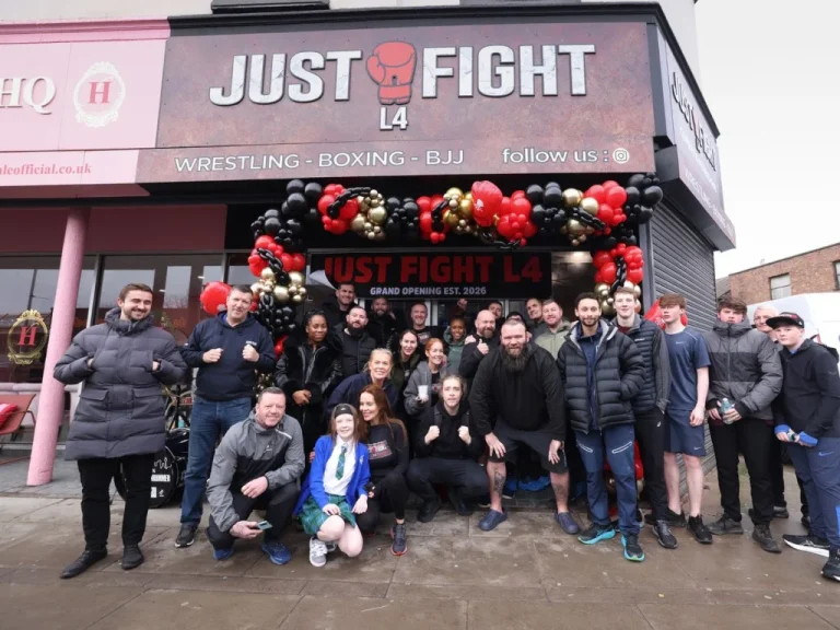 Ouverture d'une nouvelle salle de sport à Liverpool avec des stars du sport