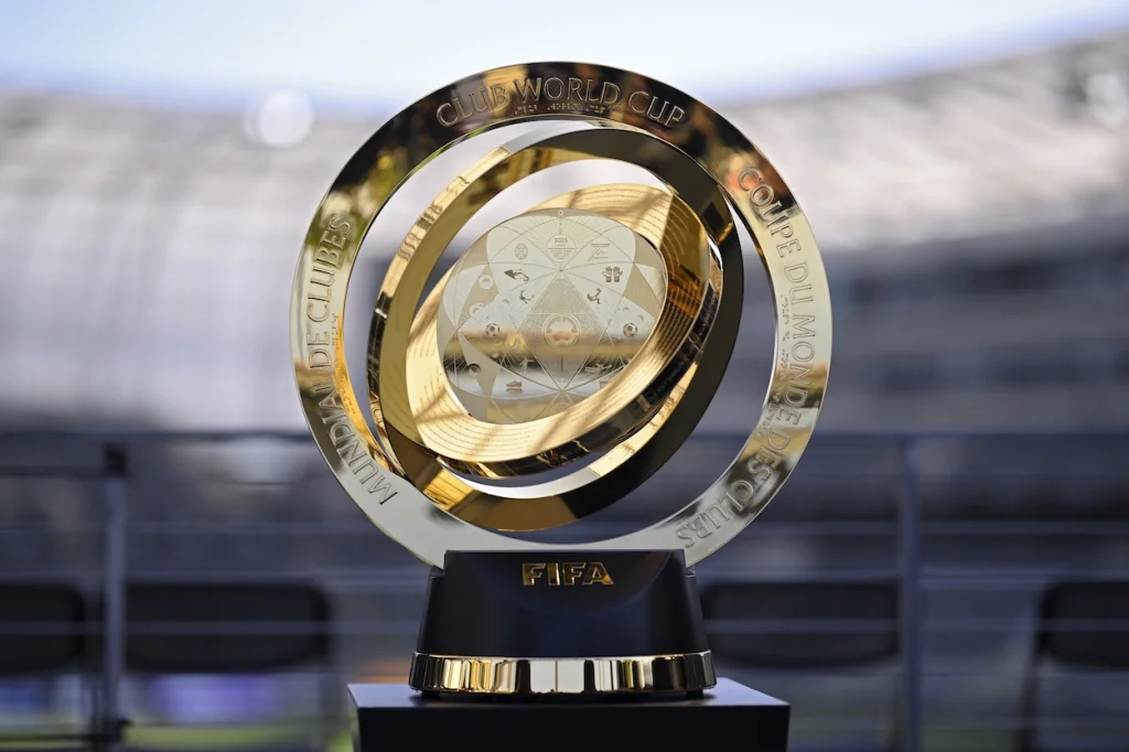 Les trophées de football : une histoire de beauté et de nostalgie