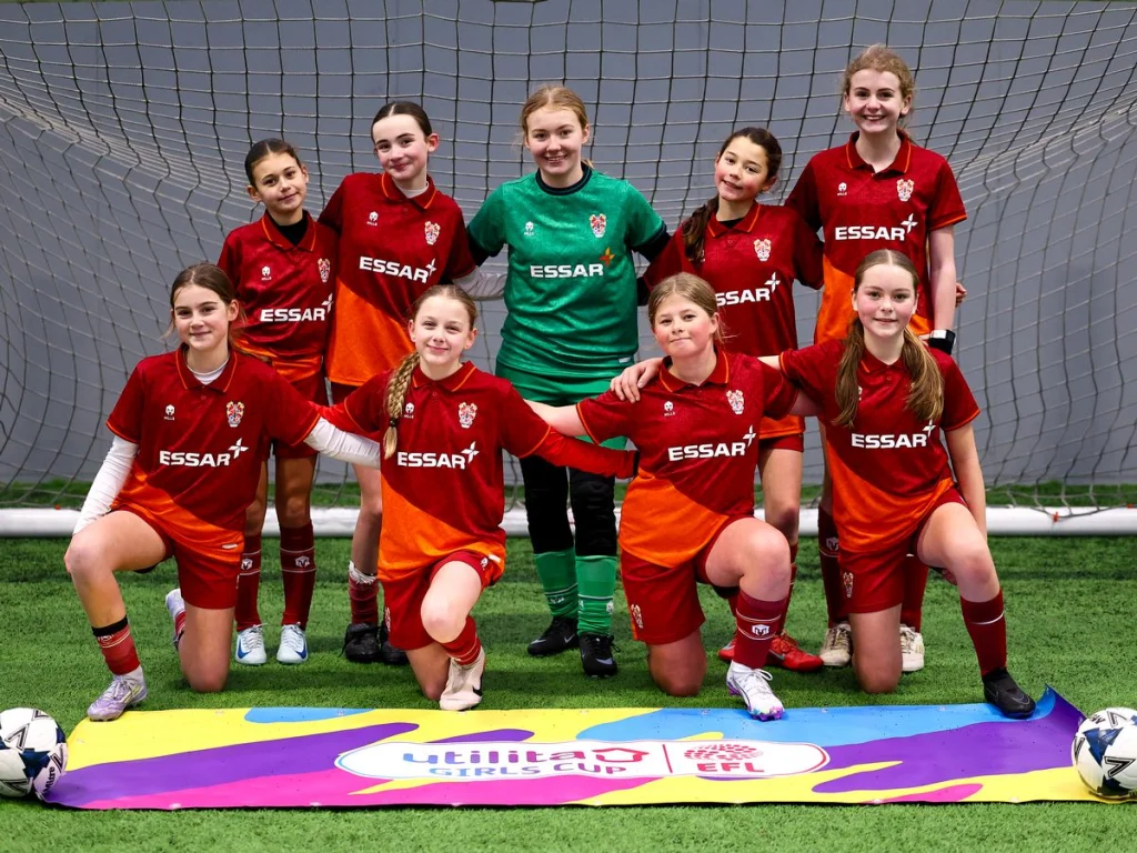 Équipe féminine de Wirral Grammar School proche de Wembley en football scolaire