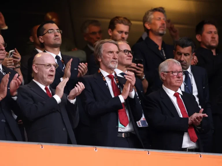 Actualités sur le rachat de Manchester United : théories et décisions