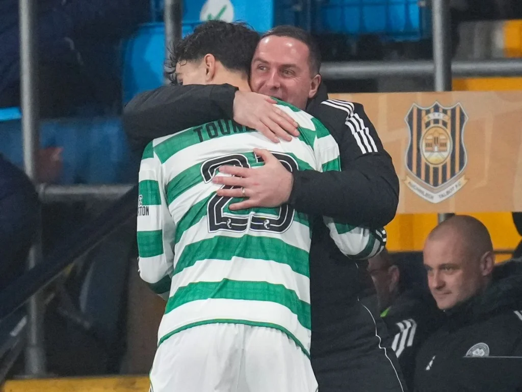 Seb Tounekti éclaire la victoire de Celtic et vise l'excellence