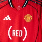 Manchester United change son maillot pour soutenir la lutte mondiale contre la santé