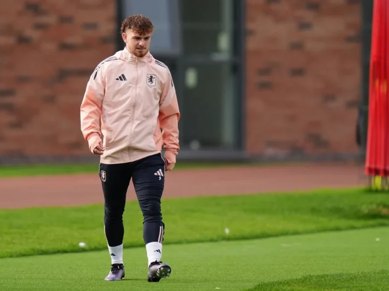 Elliott, en difficulté à Aston Villa : retour possible à Liverpool