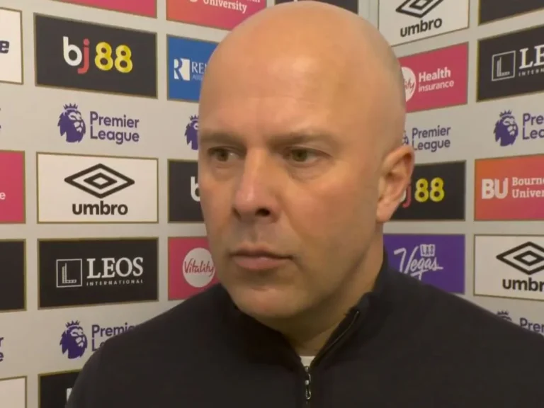 Arne Slot clarifie la situation d'Andy Robertson avant le transfert à Tottenham