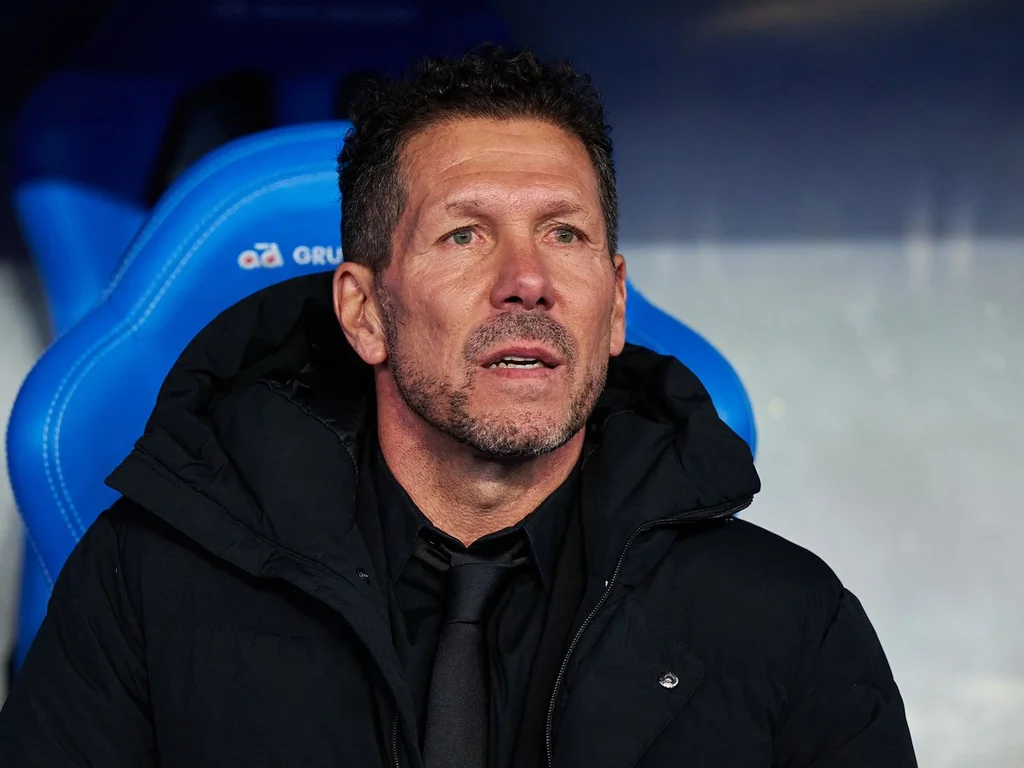 Simeone réagit violemment aux rumeurs sur Julian Alvarez
