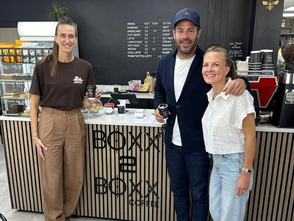 Jill Scott ouvre un café de football légende en Angleterre