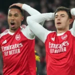 Arsenal en difficulté face à Manchester United : analyse et enjeux