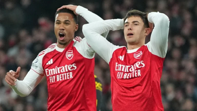 Arsenal en difficulté face à Manchester United : analyse et enjeux