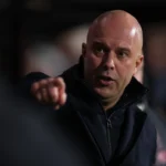 Jamie Carragher critique Arne Slot après défaite de Liverpool en course au top 4