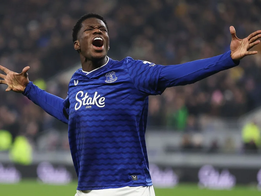 Louis Saha analyse les progrès et défis de Thierno Barry à Everton