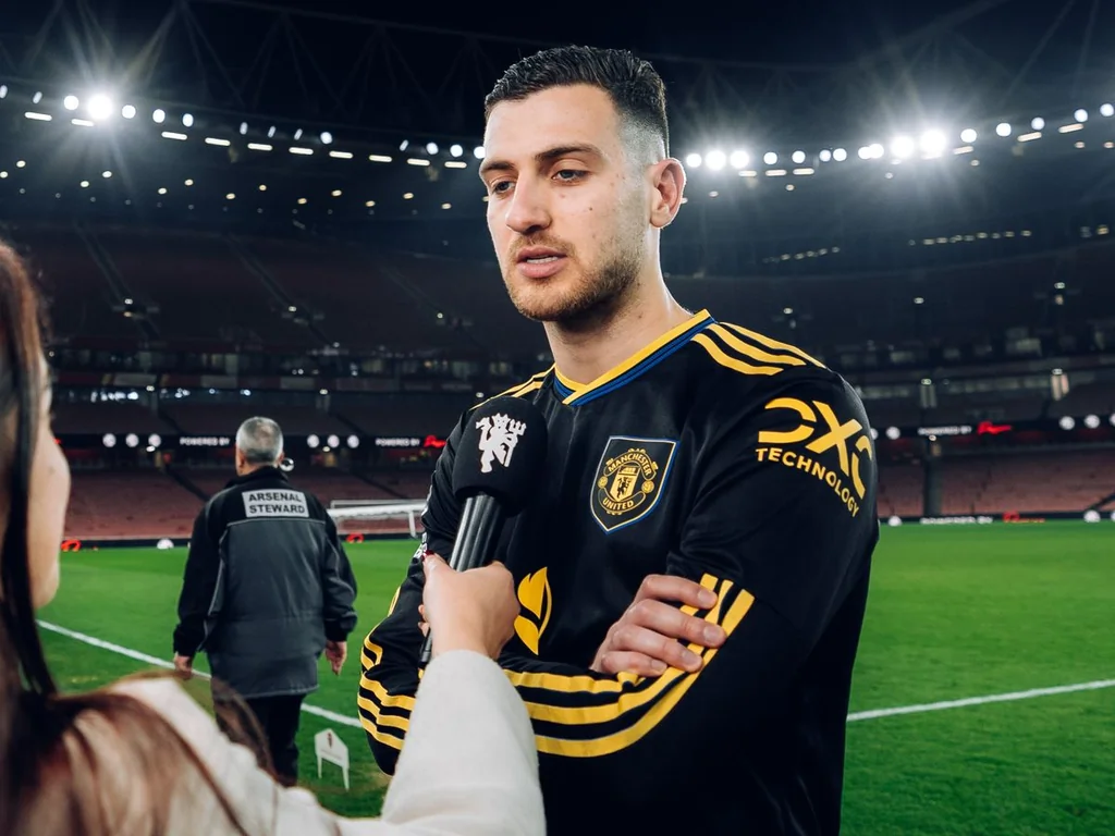 Dalot défend sa décision dans le derby face à Manchester City