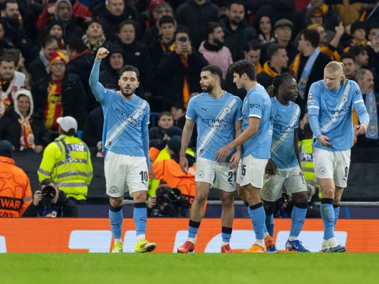 Manchester City qualifié pour les huitièmes de la Ligue des Champions grâce à une victoire dramatique