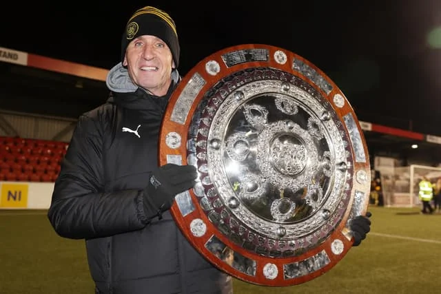 Carrick Rangers remporte la Coupe après 33 ans d'attente