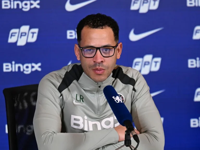 Liam Rosenior loue la politique de transfert de Chelsea et sa structure moderne