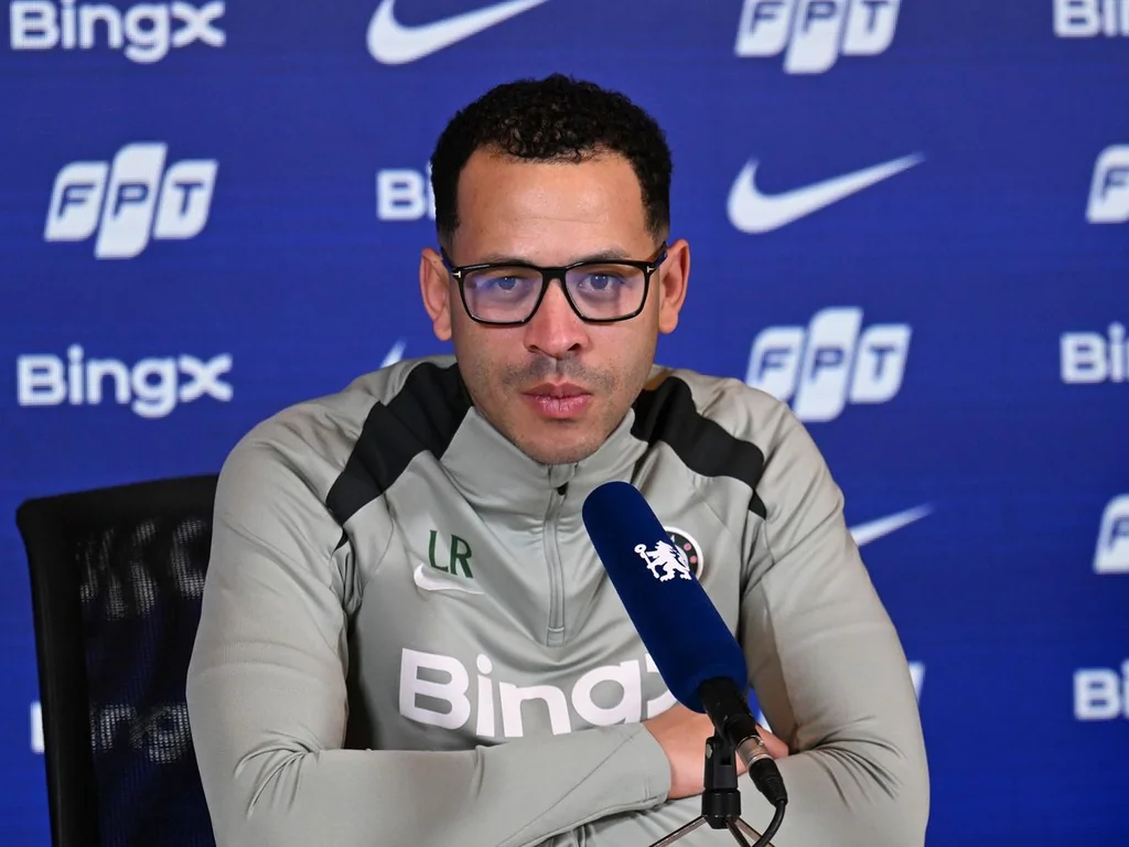 Liam Rosenior loue la politique de transfert de Chelsea et sa structure moderne