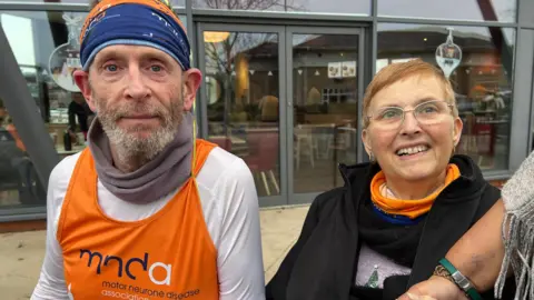Anthony Cox et Tina Cox lors d’un semi-marathon
