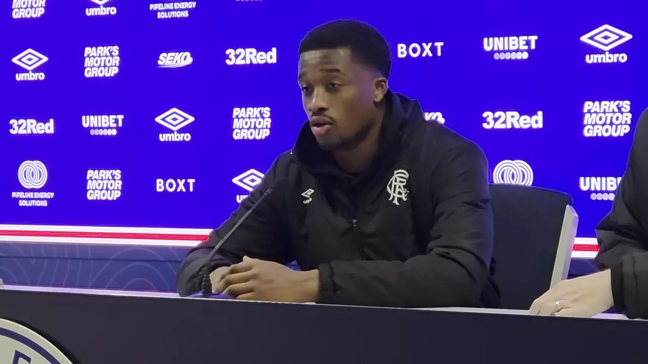 Défenseur des Rangers Emmanuel Fernandez lors de la victoire 2-1 sur St Mirren