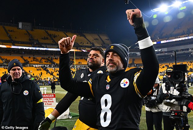 Rodgers et les Steelers se qualifient pour les playoffs