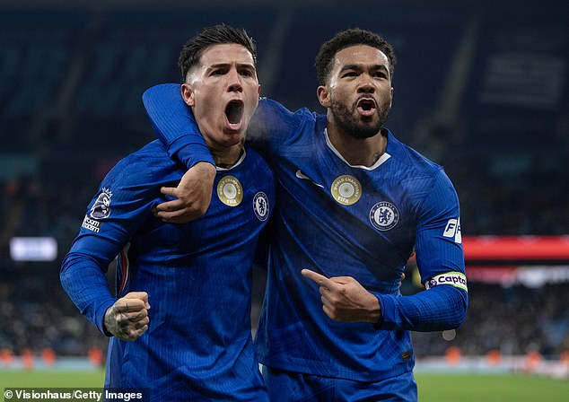 PSG envisagent un transfert pour Enzo Fernandez (gauche)