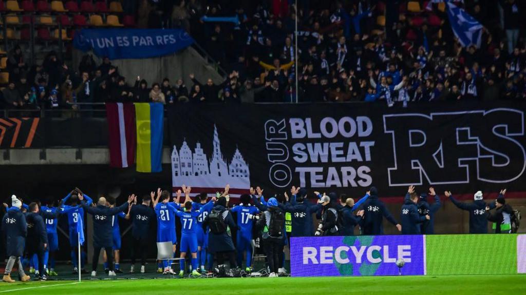 Képi de Krivunecs promouvant l’idée d’une Baltique