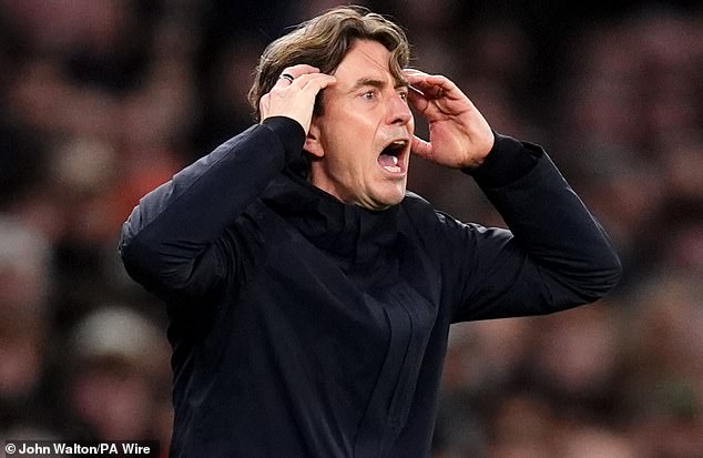 L’équipe de Tottenham dirigée par Thomas Frank perd à domicile contre West Ham, dans une rencontre difficile.