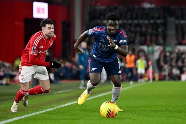 Bukayo Saka sur le banc