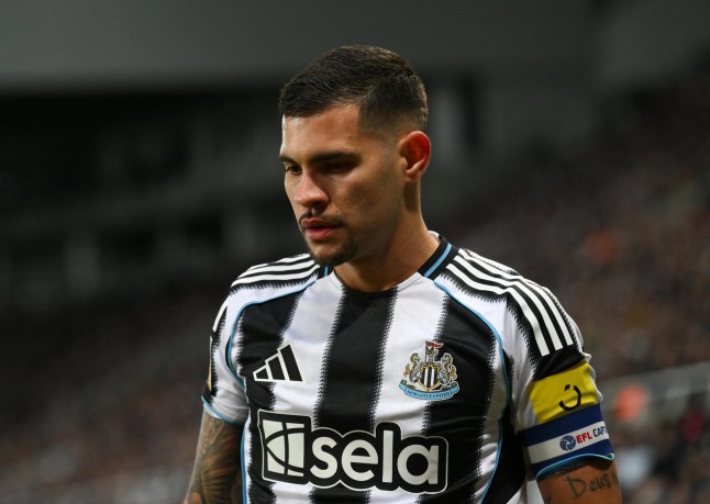 Bruno Guimaraes lors de la célébration après la victoire sur PSV en Ligue des champions