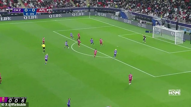 Costa ouvre le score d’un tir de 25 mètres lors du Match for Hope au Qatar