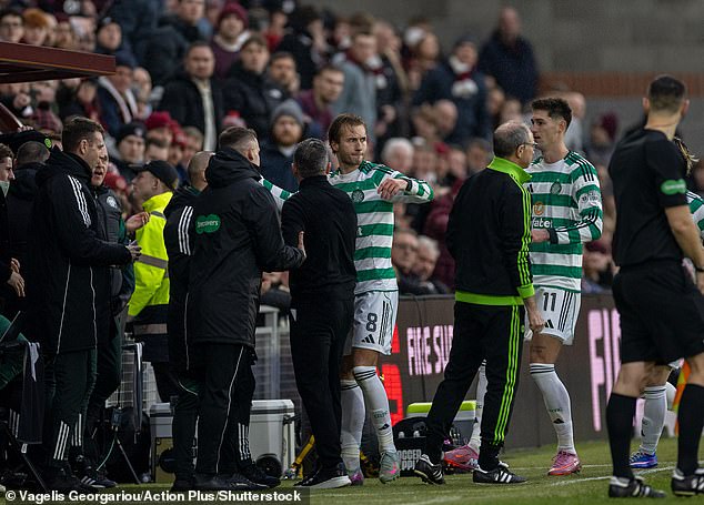Le technicien d’Hearts a foncé vers la zone technique de Celtic après l’ouverture du score des visiteurs